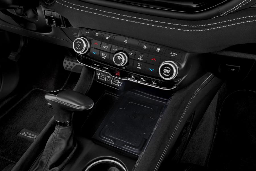 Детали интерьера Dodge Durango SRT Hellcat (WD) 2021 года  (фото 62 из 69)